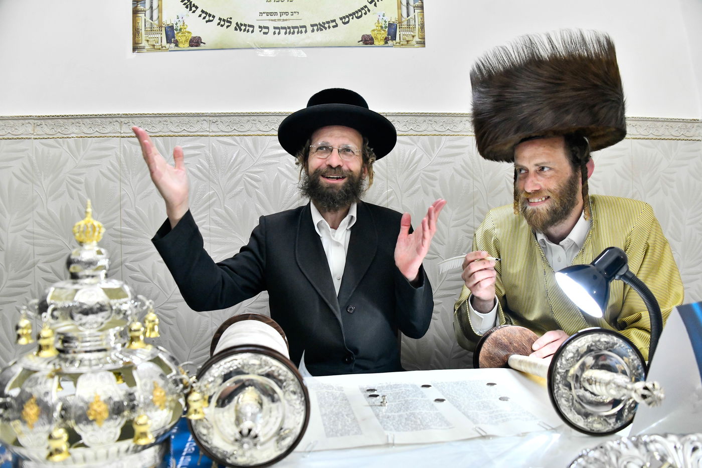 הכנסת ספר תורה לביהמ"ד ספינקא בירושלים