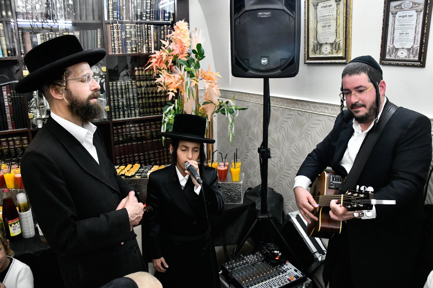 הכנסת ספר תורה לביהמ"ד ספינקא בירושלים