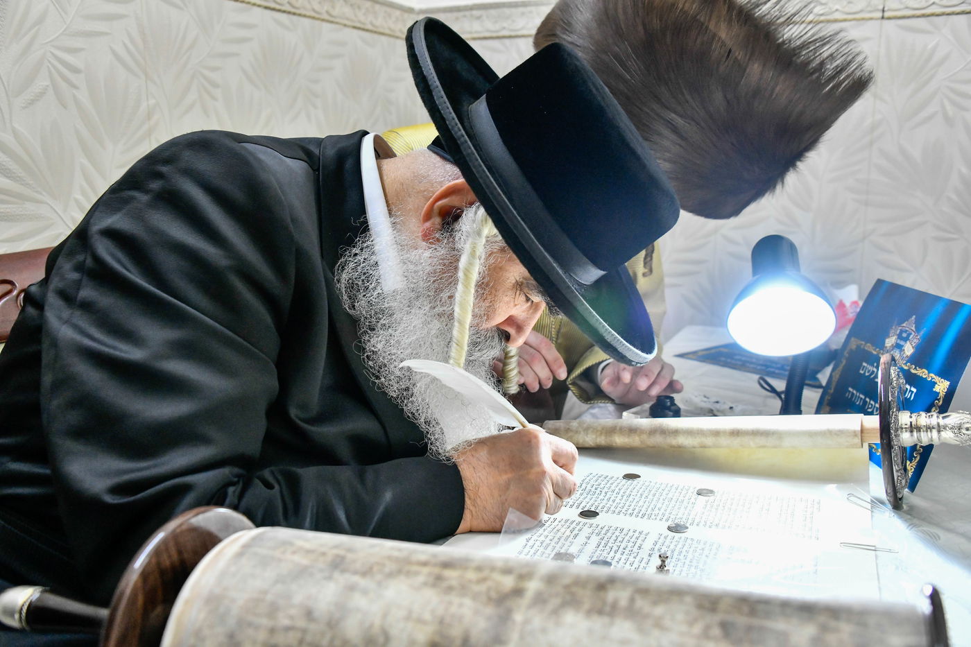 הכנסת ספר תורה לביהמ"ד ספינקא בירושלים