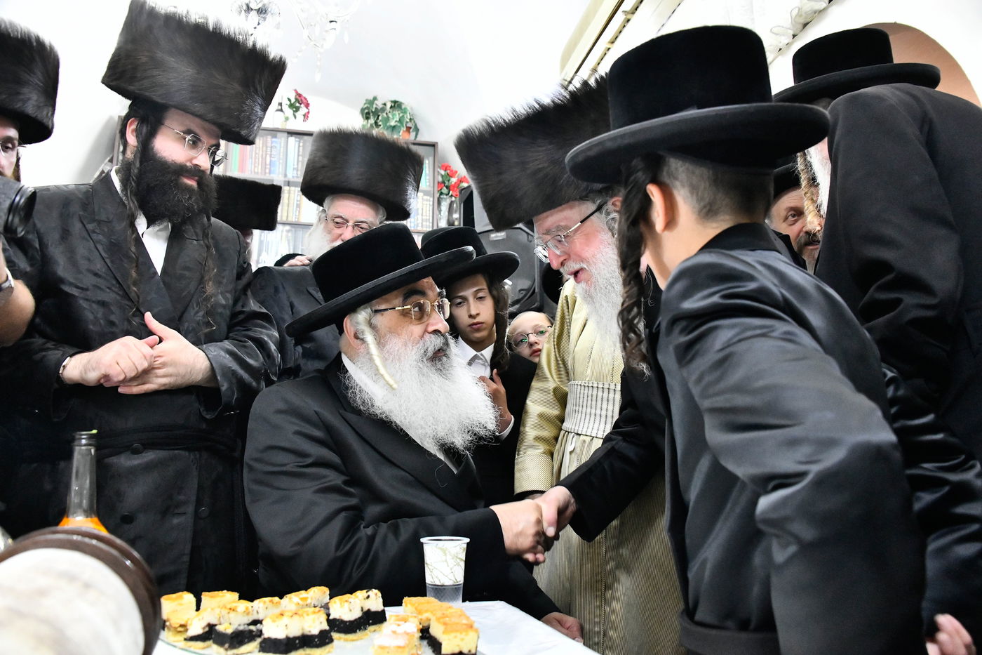 הכנסת ספר תורה לביהמ"ד ספינקא בירושלים