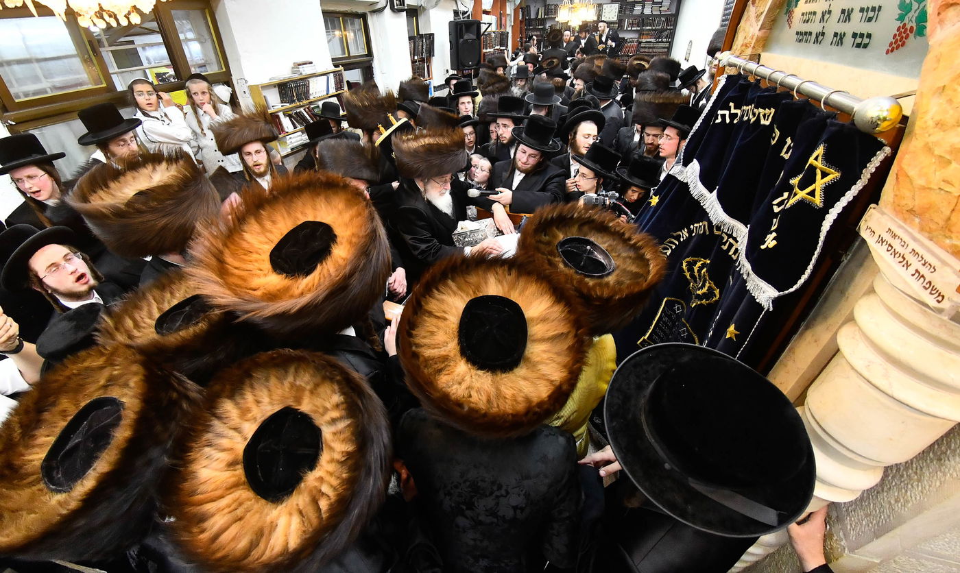 הכנסת ספר תורה לביהמ"ד ספינקא בירושלים