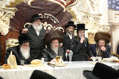 שמחת בר המצווה לנכד האדמו"ר מביאלה ב"ב