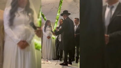 עם אישי ציבור וידוענים: חתונת בתו של מזכה הרבנים | צפו בתיעוד