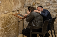 נשיא ארגנטינה נושא תפילה בכותל המערבי