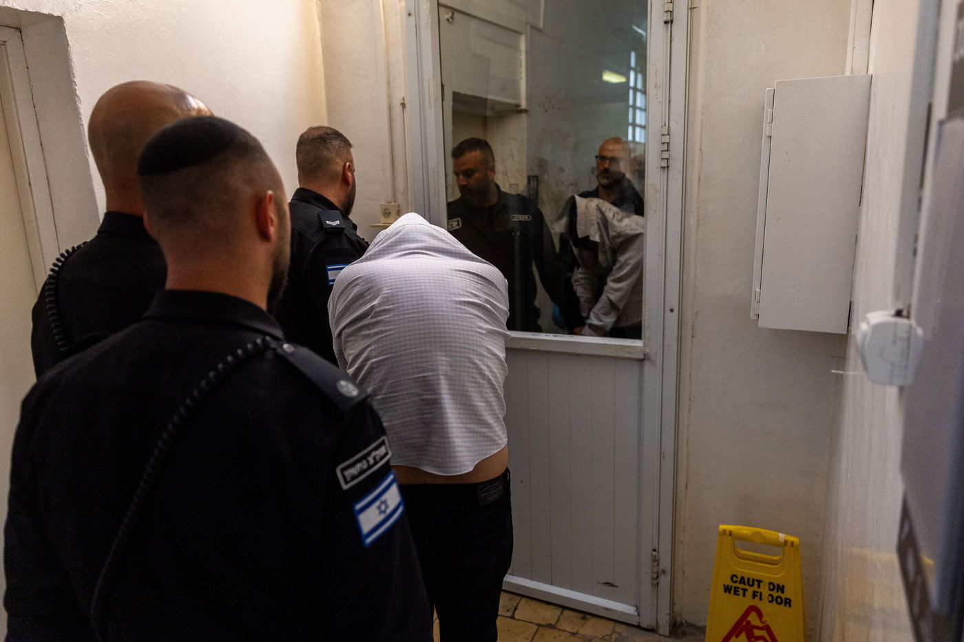 החשוד בבית המשפט, היום