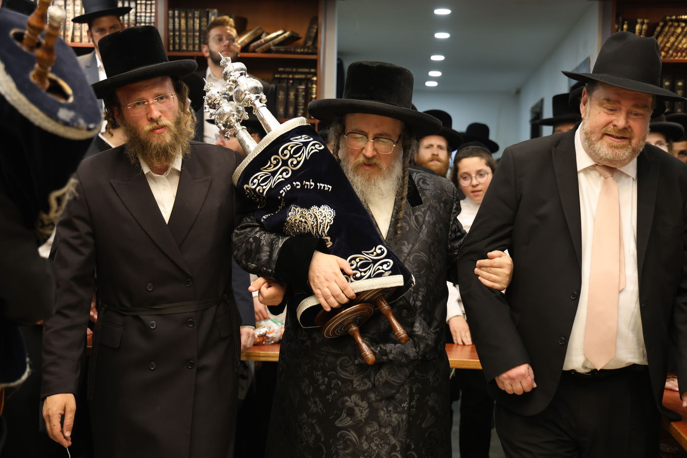 הכנסת ס"ת לביהמ"ד ביאלה ב"ב בביתר