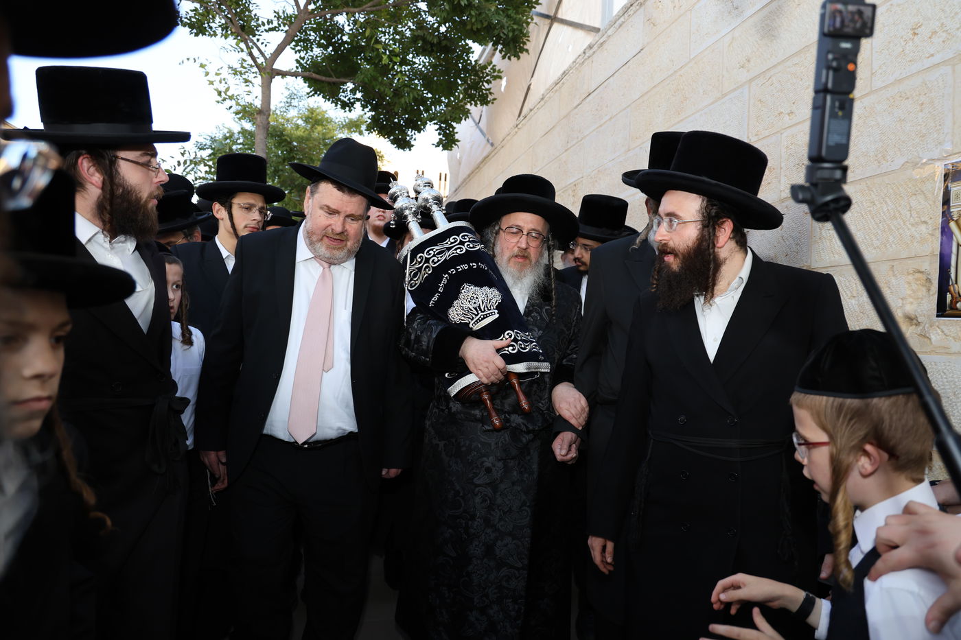 הכנסת ס"ת לביהמ"ד ביאלה ב"ב בביתר