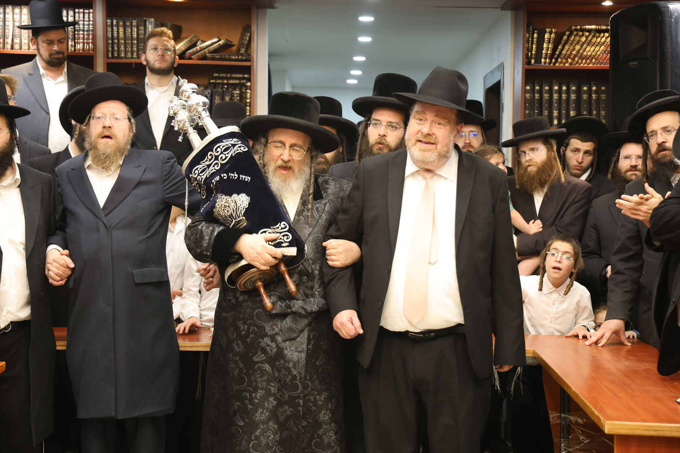 הכנסת ס"ת לביהמ"ד ביאלה ב"ב בביתר