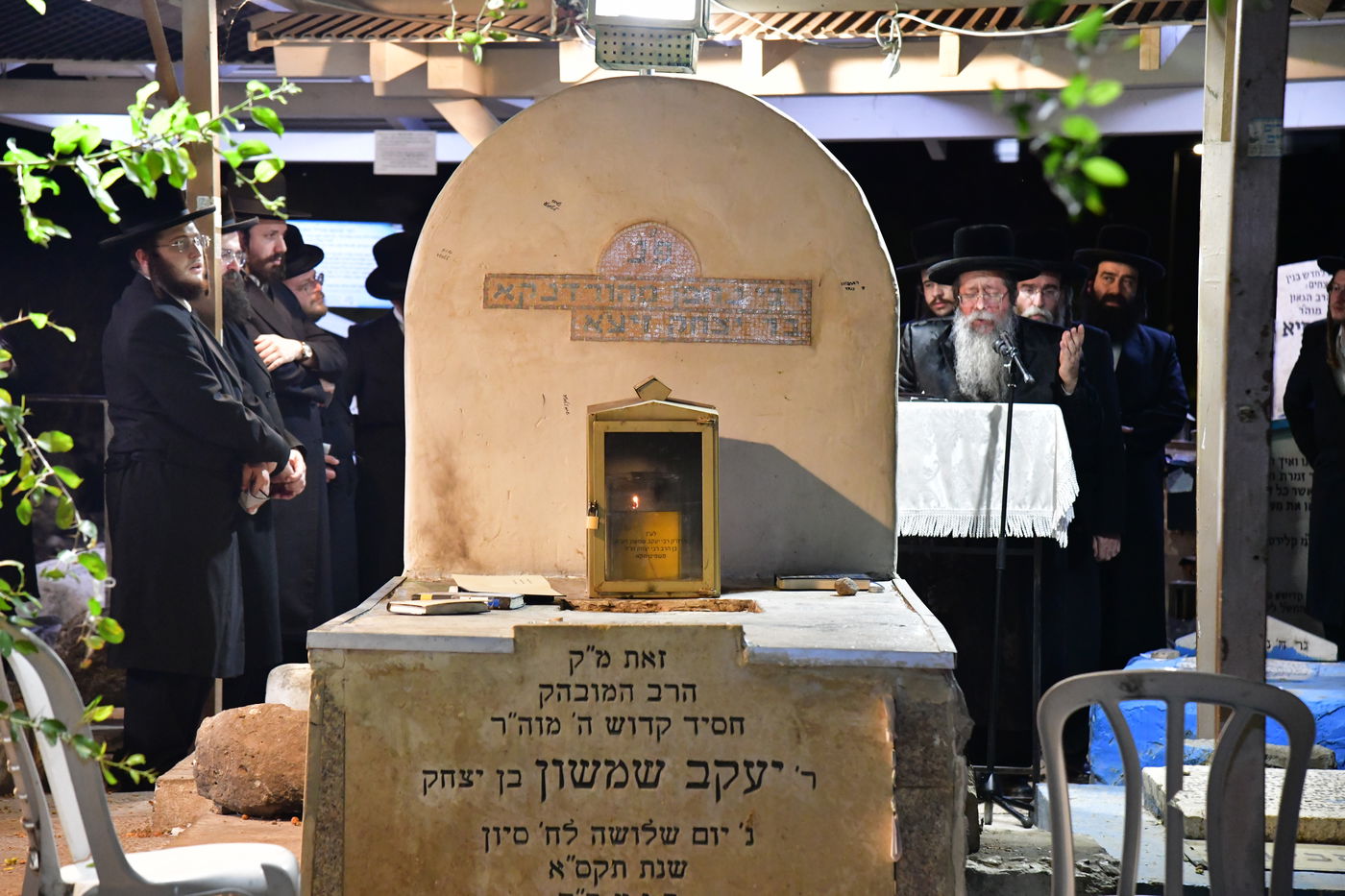 האדמו"ר משבט הלוי עם נדיבים בטבריה