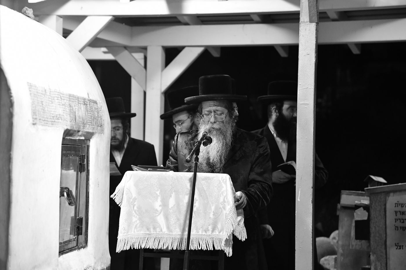 האדמו"ר משבט הלוי עם נדיבים בטבריה