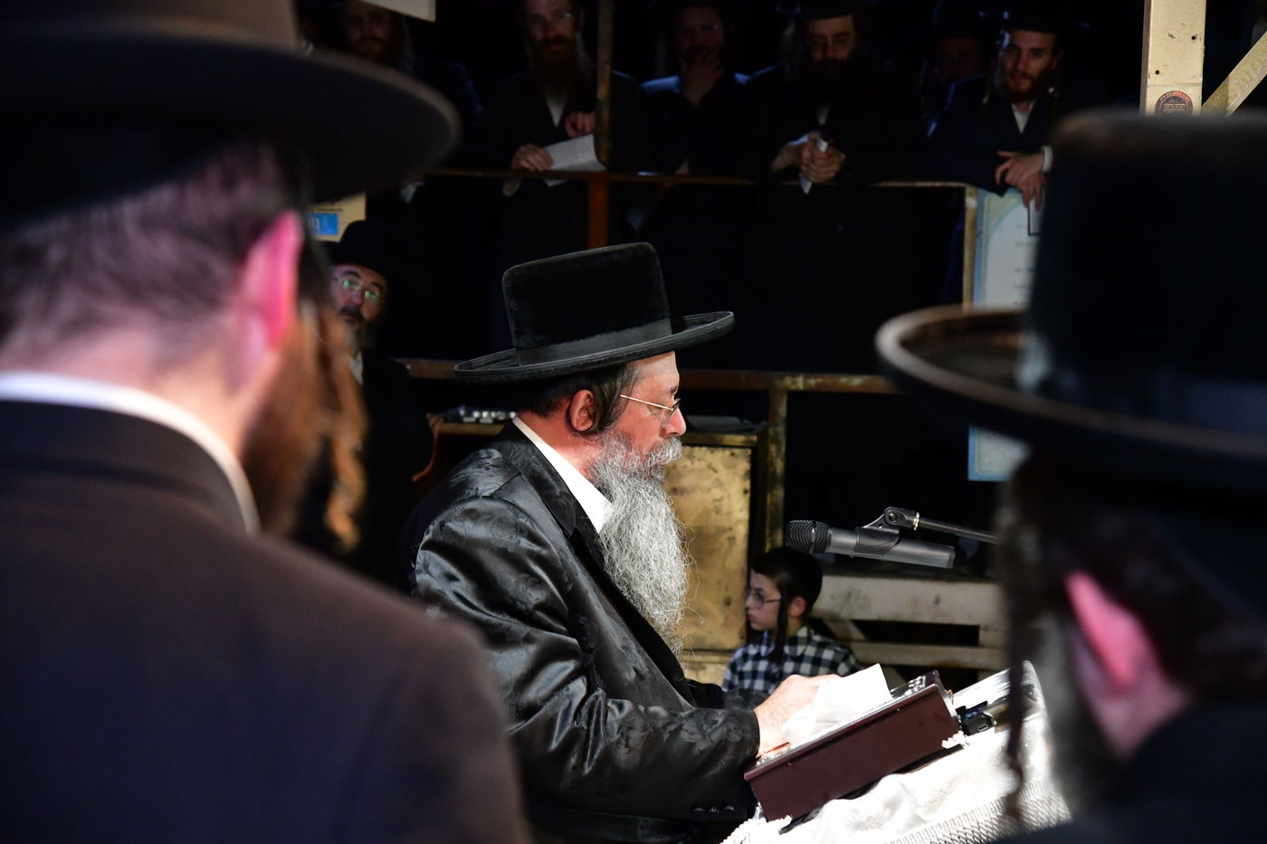 האדמו"ר משבט הלוי עם נדיבים בטבריה