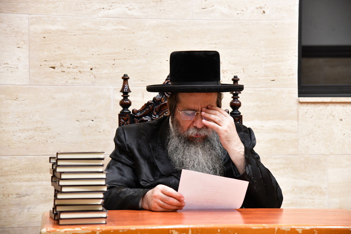 האדמו"ר משבט הלוי עם נדיבים בטבריה