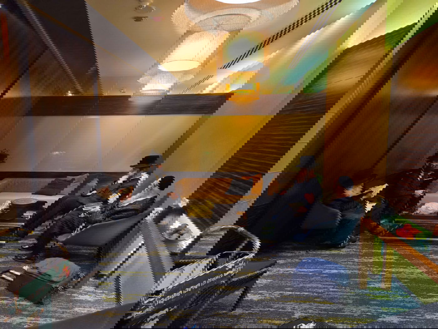 גאב"ד מאקאווא בשדה התעופה 