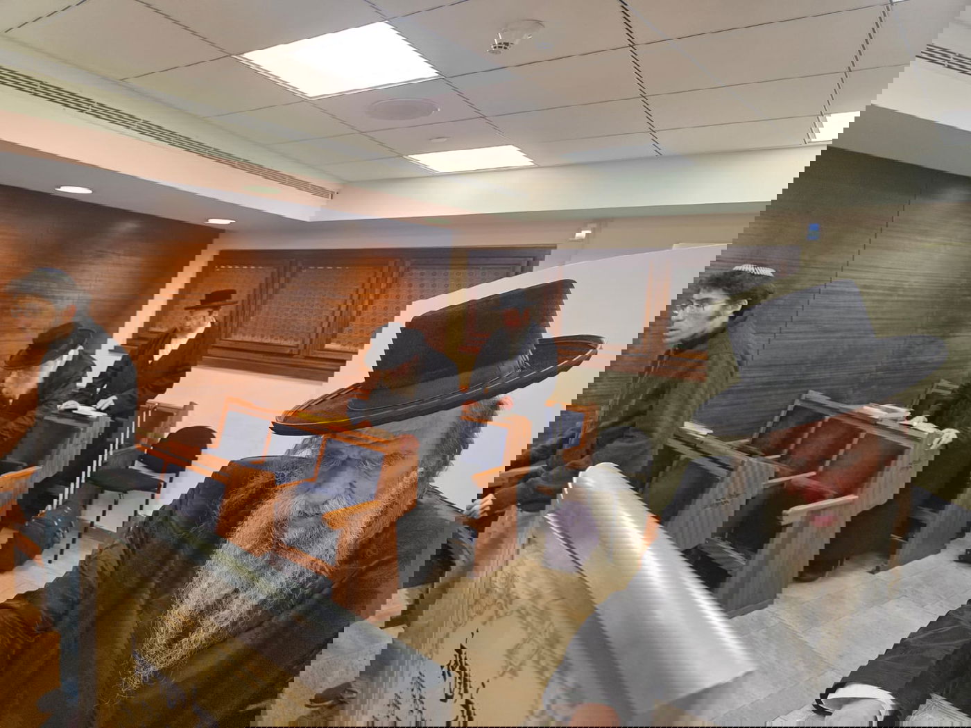 גאב"ד מאקאווא בשדה התעופה 