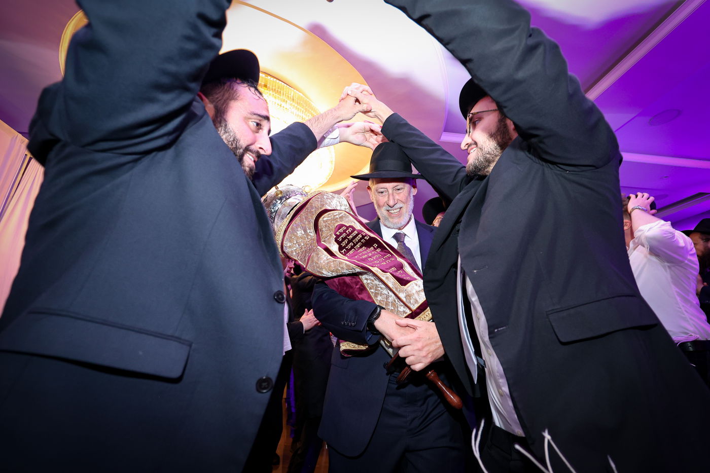 הכנסת ס"ת לקהילת 'בית שלמה' בירושלים