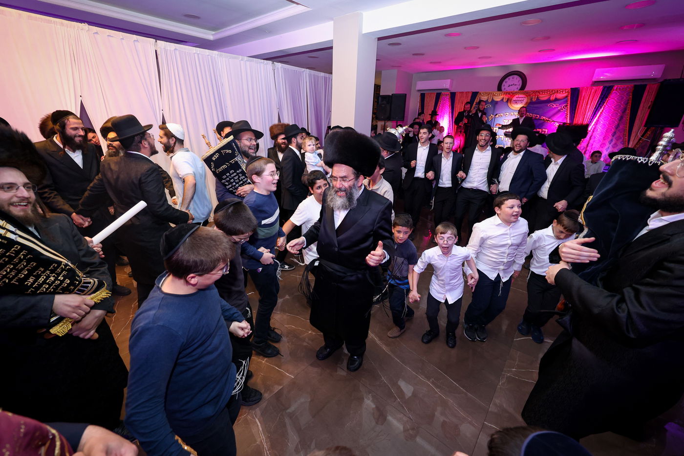 הכנסת ס"ת לקהילת 'בית שלמה' בירושלים