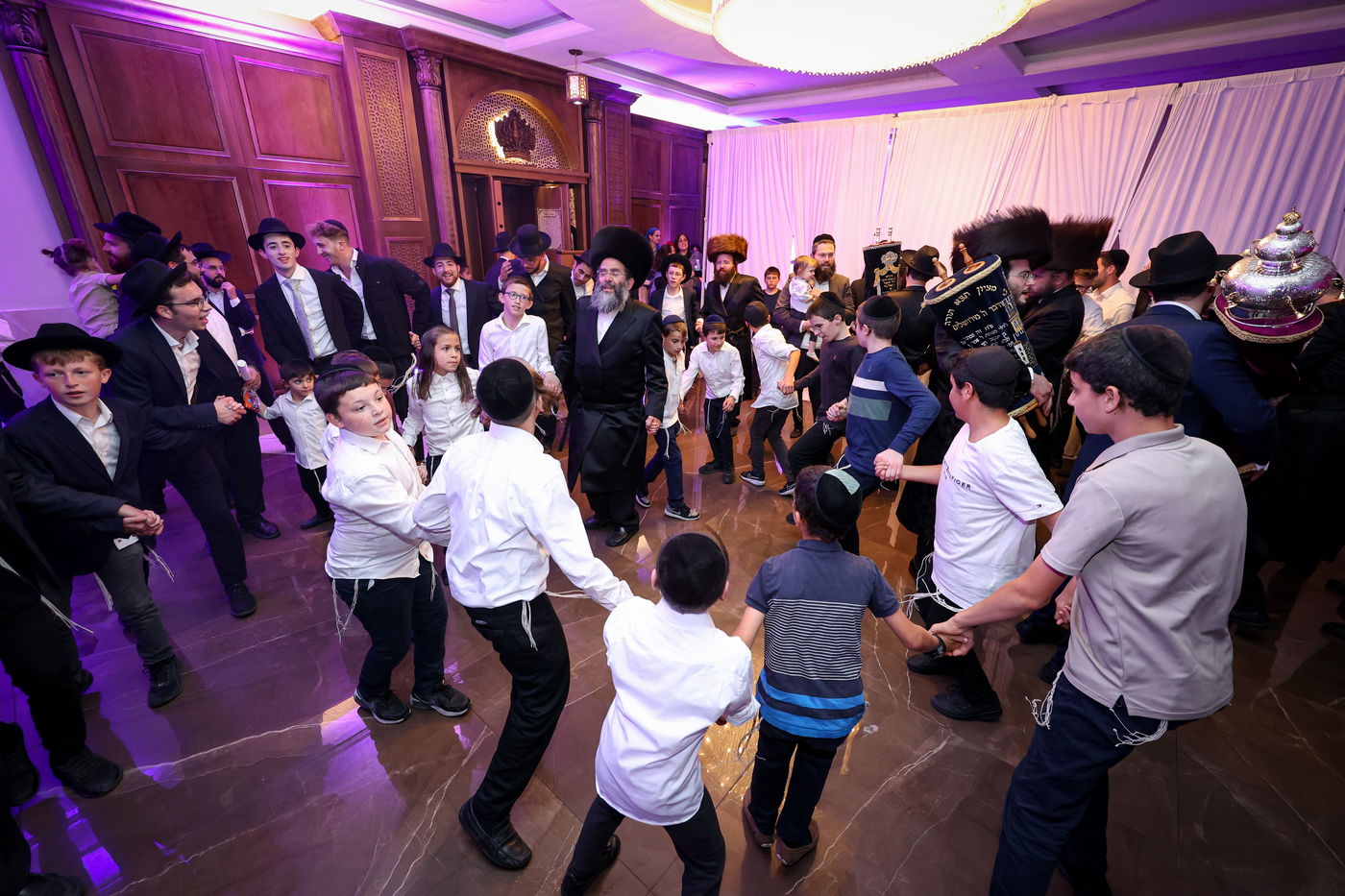 הכנסת ס"ת לקהילת 'בית שלמה' בירושלים