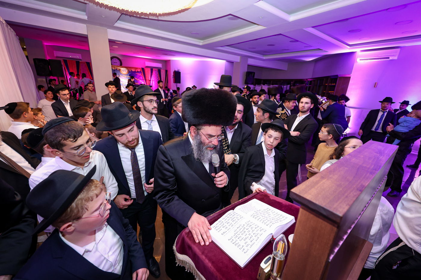 הכנסת ס"ת לקהילת 'בית שלמה' בירושלים