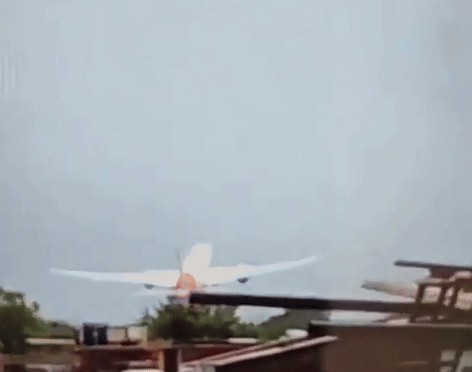 ההתרסקות בהודו רגעים אחרי ההמראה