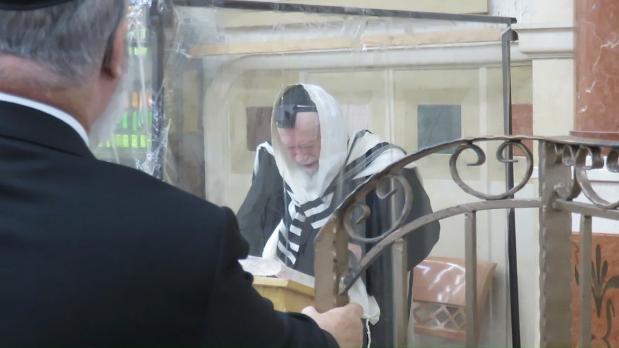 הגר"י זילברשטיין באמירת אבינו מלכינו הבוקר - בדמעות