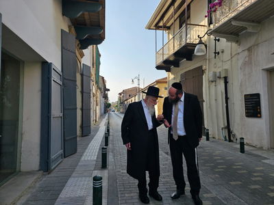 הגר"ע אויערבאך בקפריסין