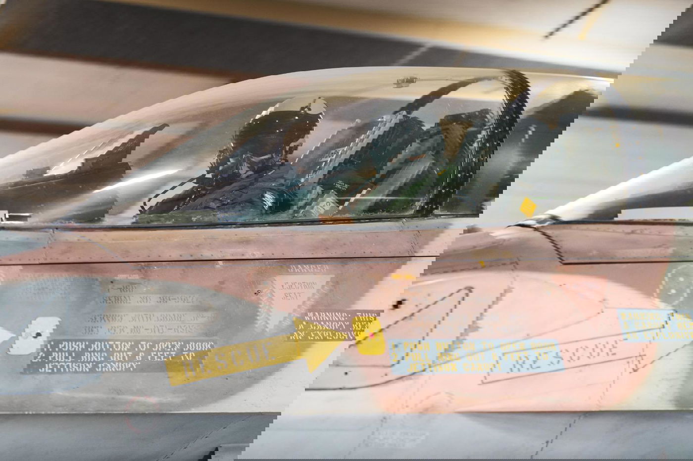 טייס חיל האוויר לפני היציאה לתקיפה