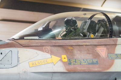 טייס חיל האוויר לפני היציאה לתקיפה