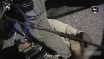 נזרק מהרכב לכביש: ישראלים עזרו לאיראן - בימים האחרונים | צפו במעצר