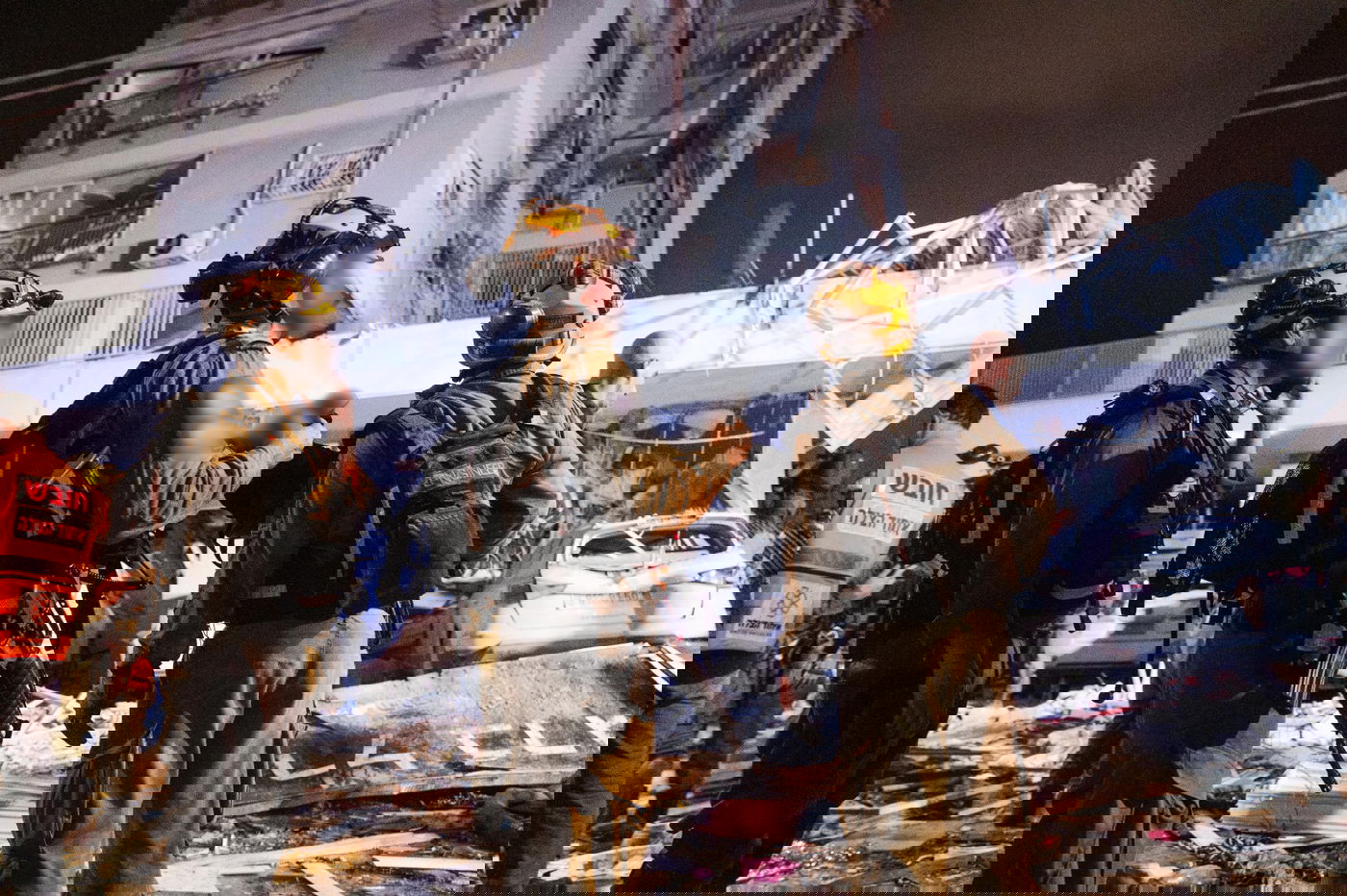 כוחות פיקוד העורף בזירת הנפילה בבת ים