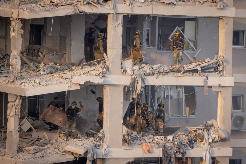 "100 בניינים יפלו": האיום של השר - וההנחייה שהעביר דוברו של נתניהו