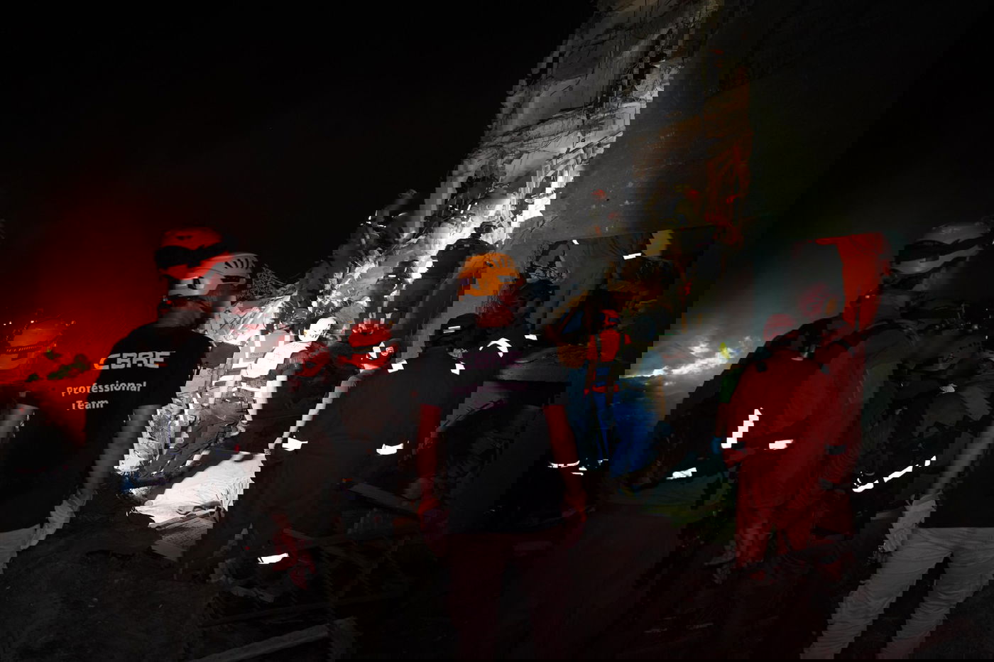 כוחות פיקוד העורף בזירת הנפילה ברחובות