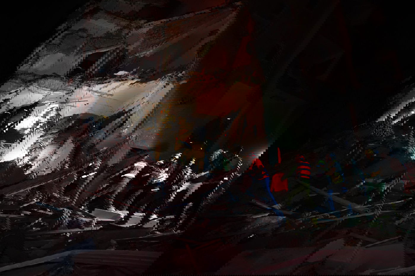 כוחות פיקוד העורף בזירת הנפילה ברחובות