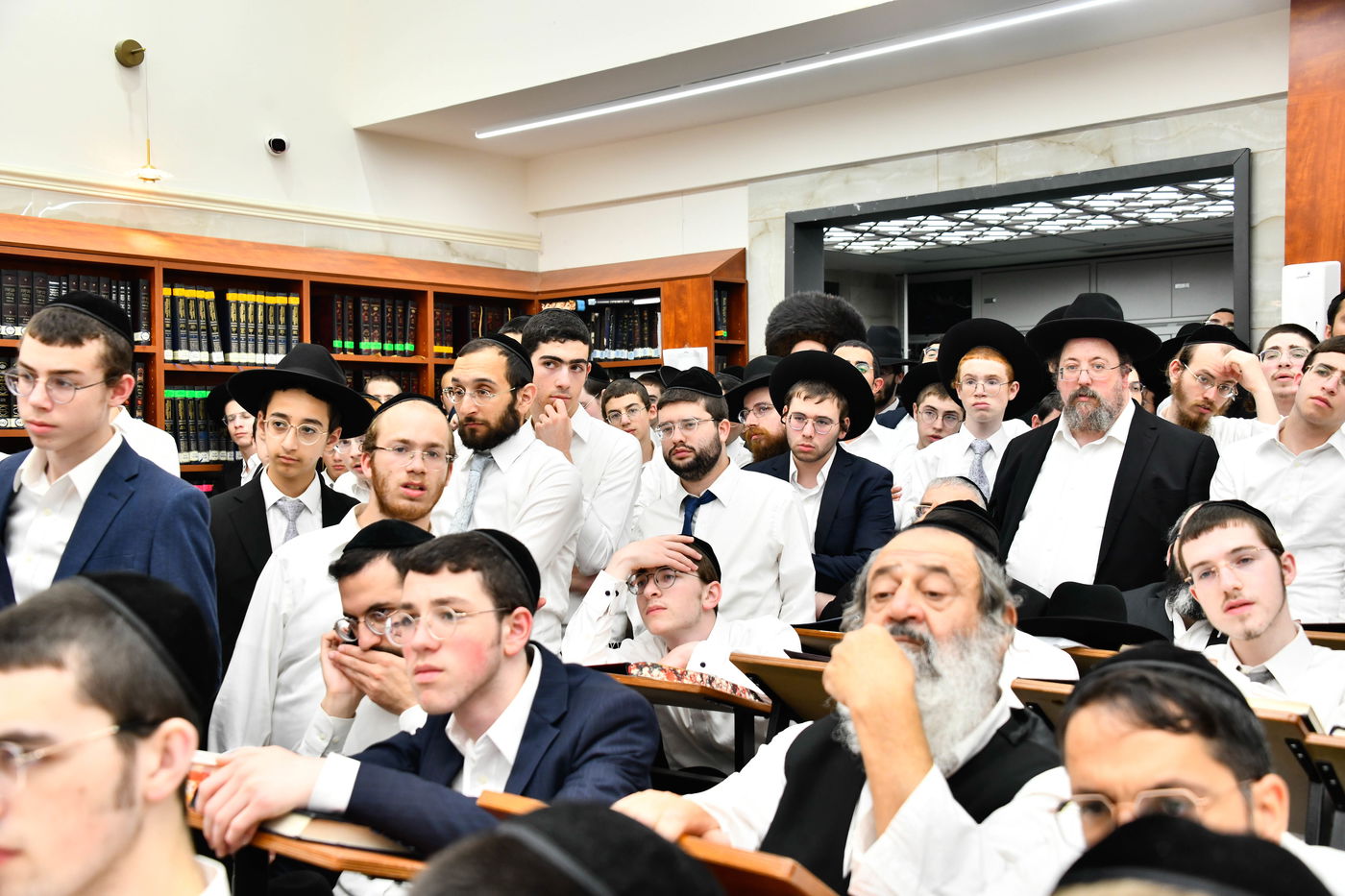 הגאון רבי ישראל בונים שרייבר בשיחה בבית השם