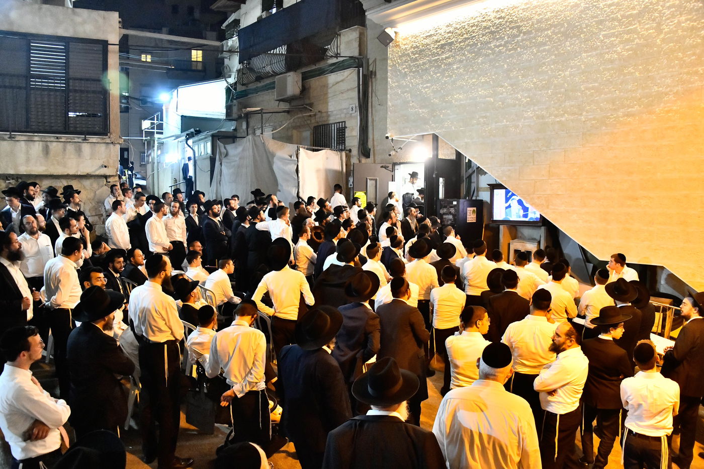 הגאון רבי ישראל בונים שרייבר בשיחה בבית השם