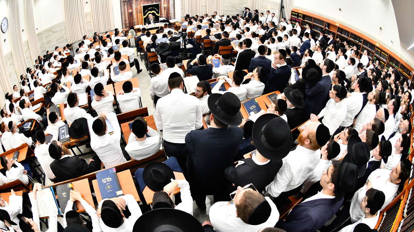 הגאון רבי ישראל בונים שרייבר בשיחה בבית השם