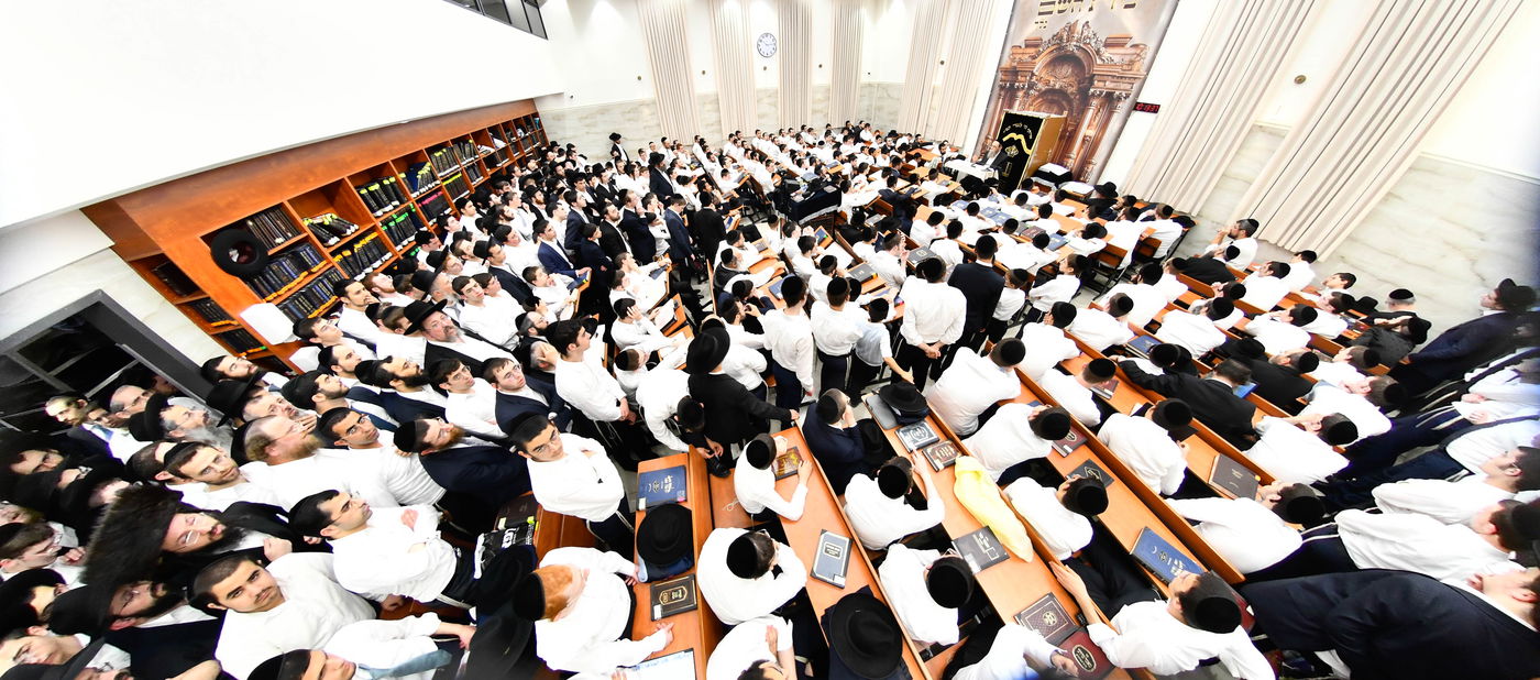 הגאון רבי ישראל בונים שרייבר בשיחה בבית השם