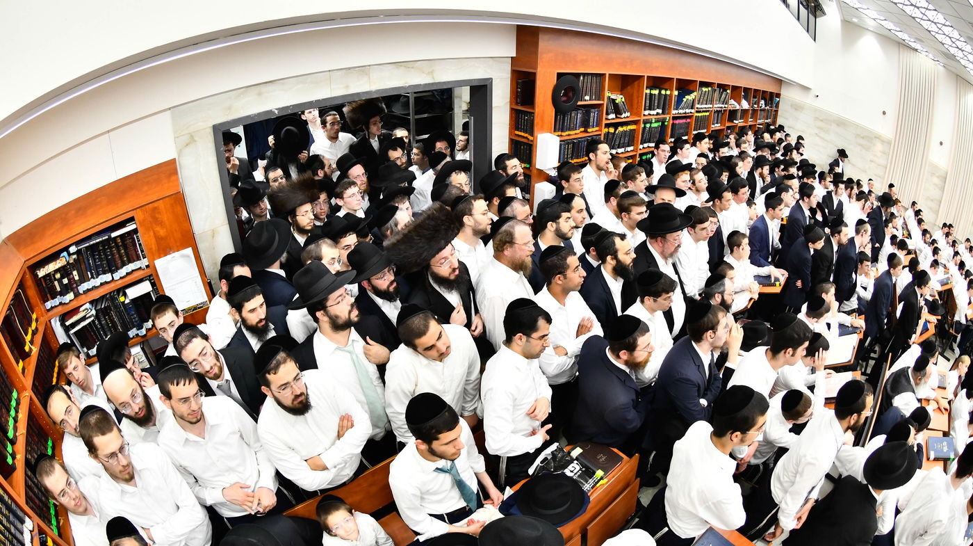 הגאון רבי ישראל בונים שרייבר בשיחה בבית השם