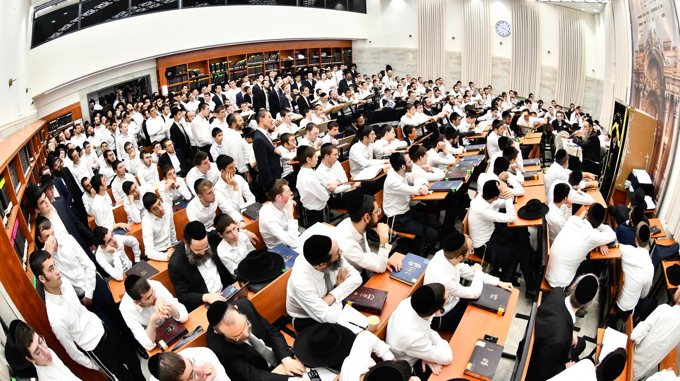 הגאון רבי ישראל בונים שרייבר בשיחה בבית השם