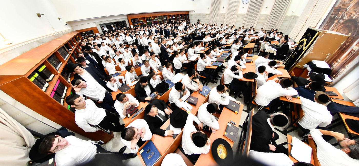 הגאון רבי ישראל בונים שרייבר בשיחה בבית השם