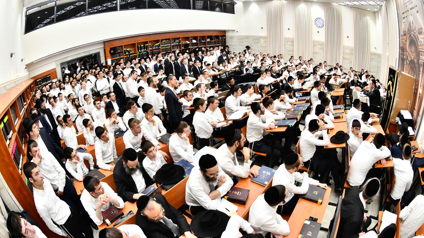 הגאון רבי ישראל בונים שרייבר בשיחה בבית השם