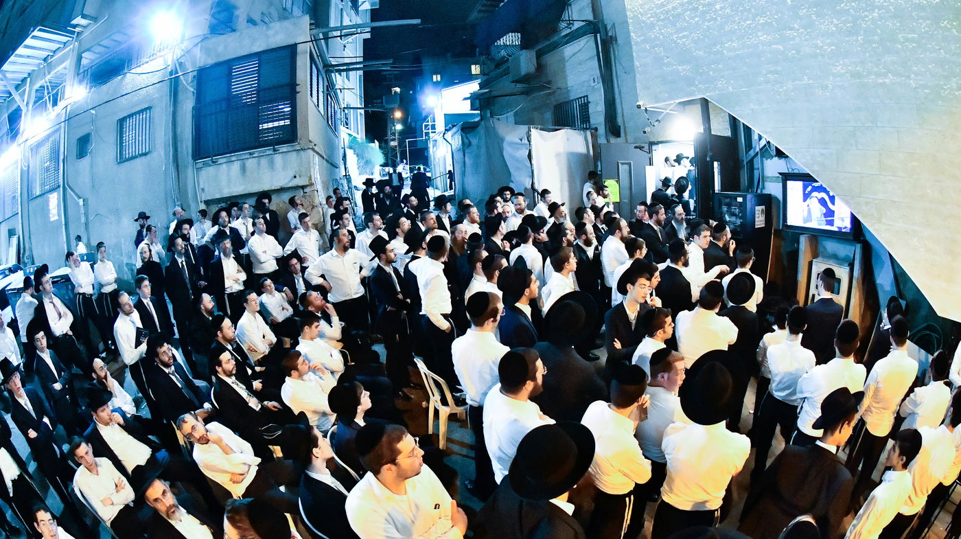 הגאון רבי ישראל בונים שרייבר בשיחה בבית השם