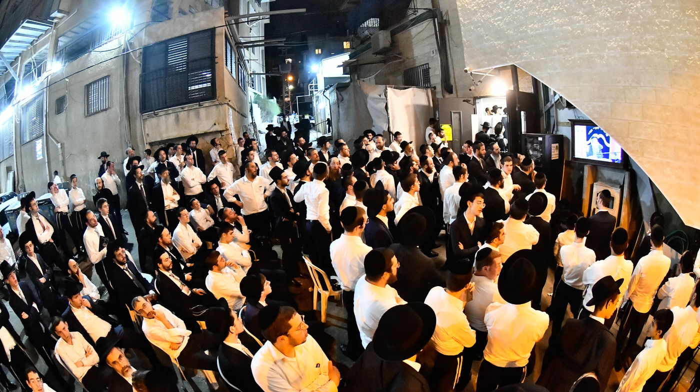 הגאון רבי ישראל בונים שרייבר בשיחה בבית השם