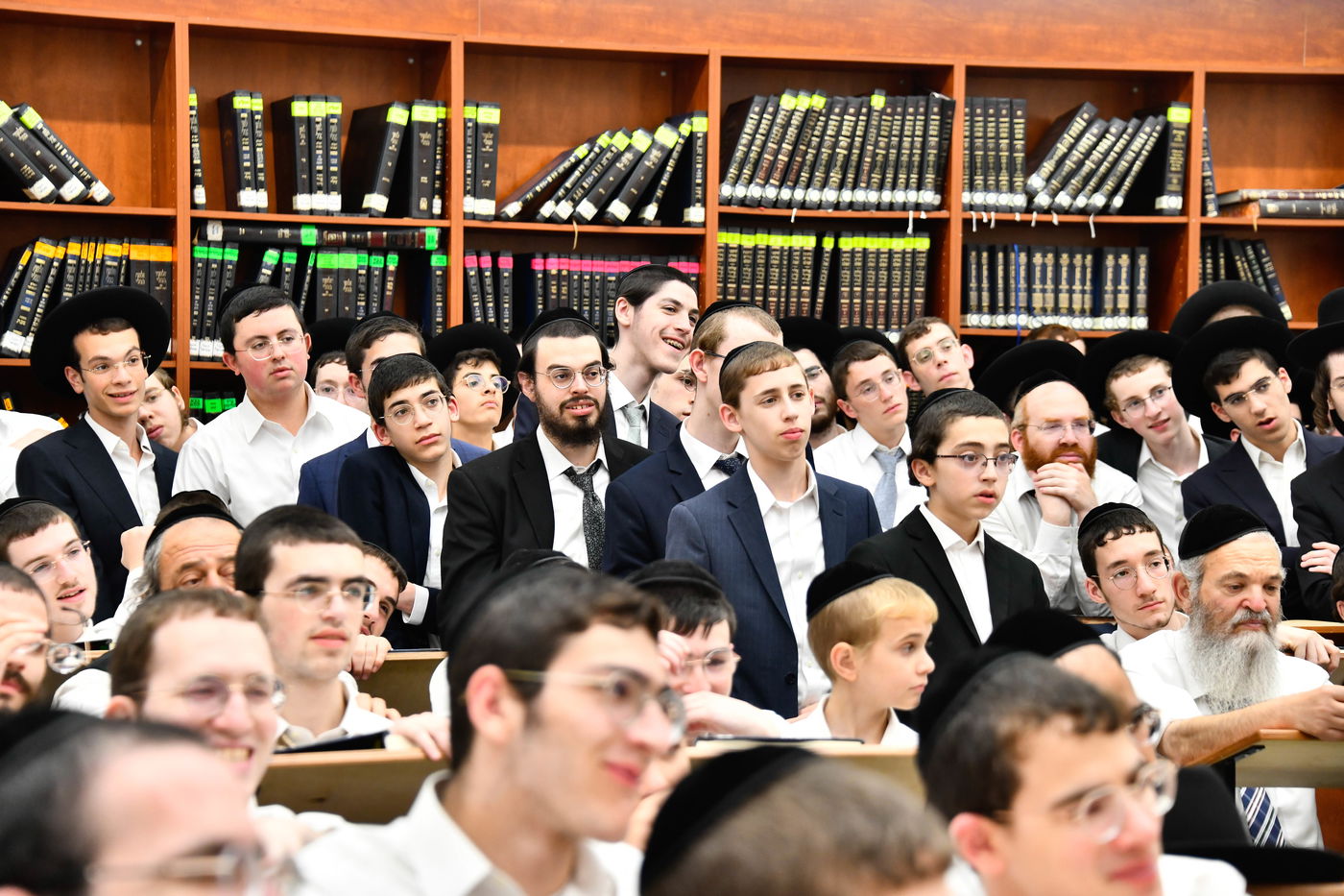 הגאון רבי ישראל בונים שרייבר בשיחה בבית השם