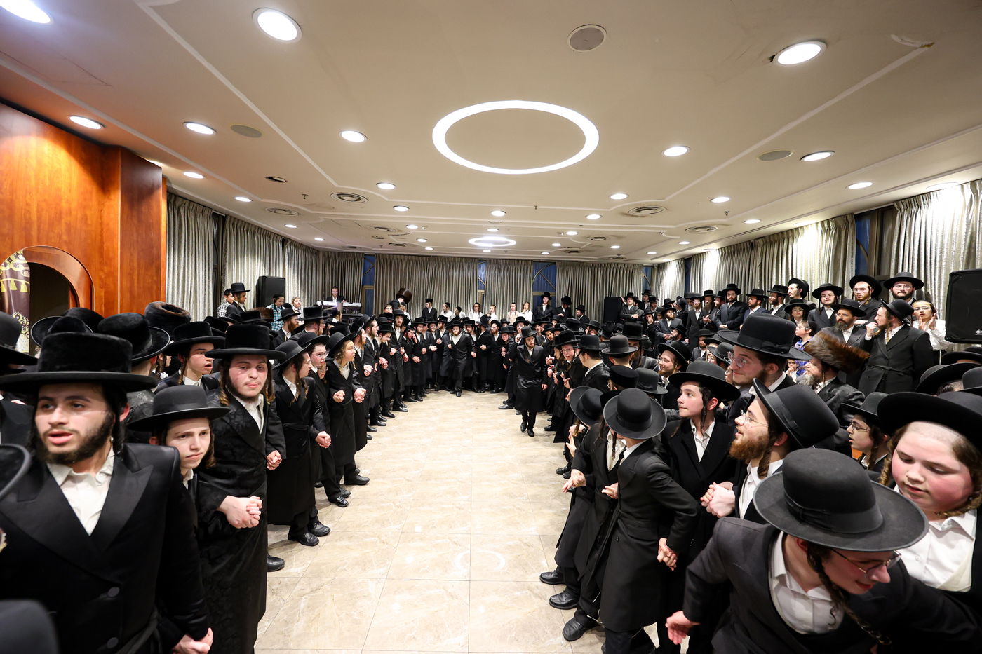 הכנסת ס"ת לישיבת אלכסנדר