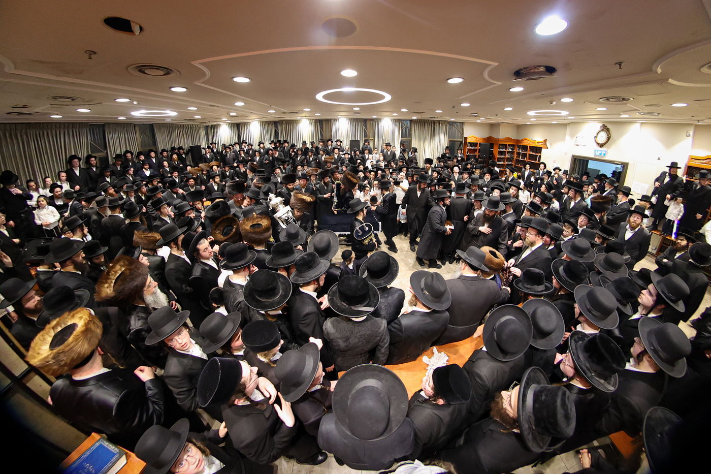 הכנסת ס"ת לישיבת אלכסנדר