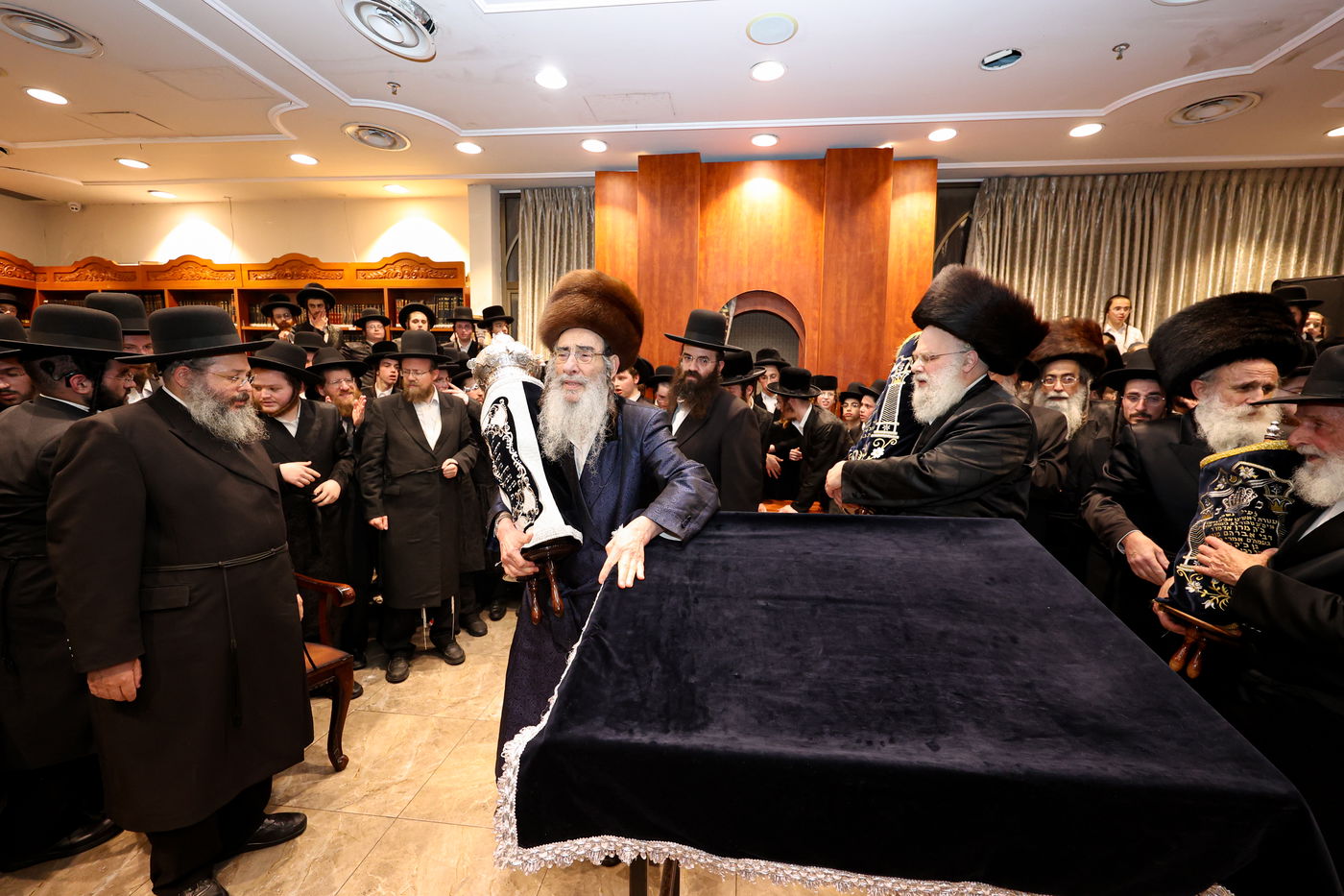 הכנסת ס"ת לישיבת אלכסנדר