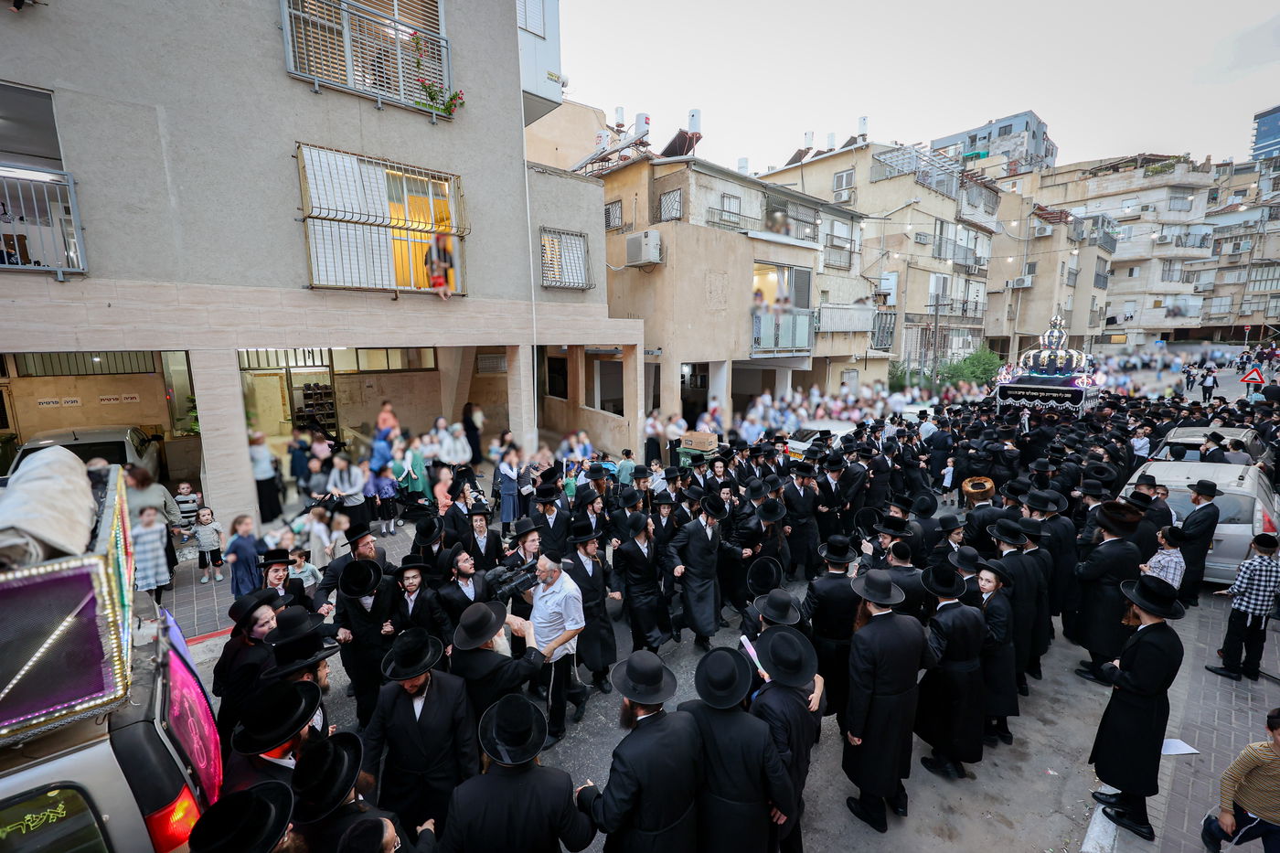 הכנסת ס"ת לישיבת אלכסנדר