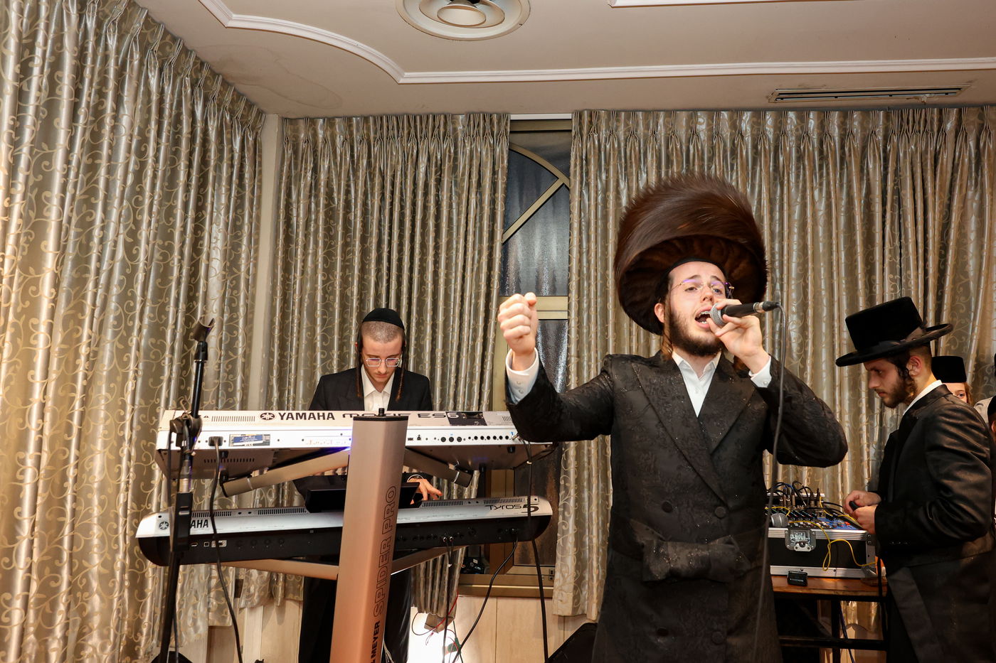 הכנסת ס"ת לישיבת אלכסנדר