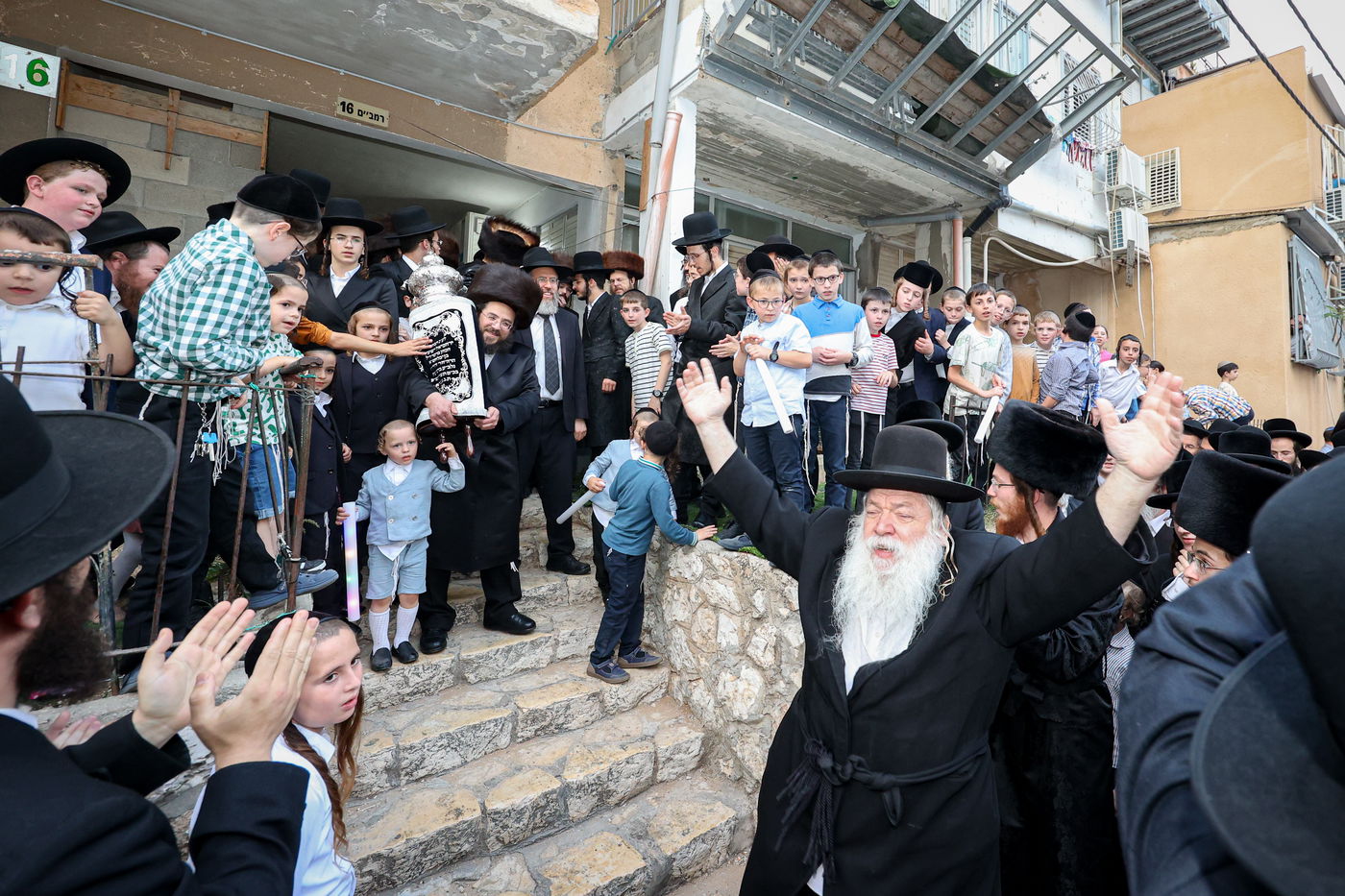 הכנסת ס"ת לישיבת אלכסנדר