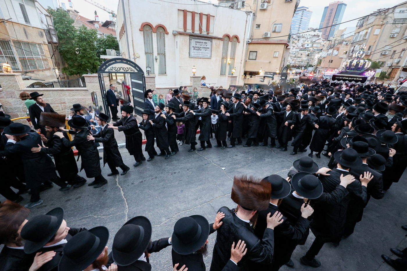 הכנסת ס"ת לישיבת אלכסנדר